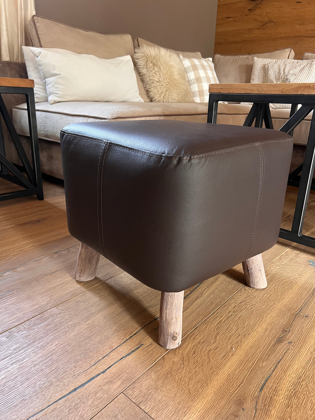 Hocker aus dunkelbraunem Leder