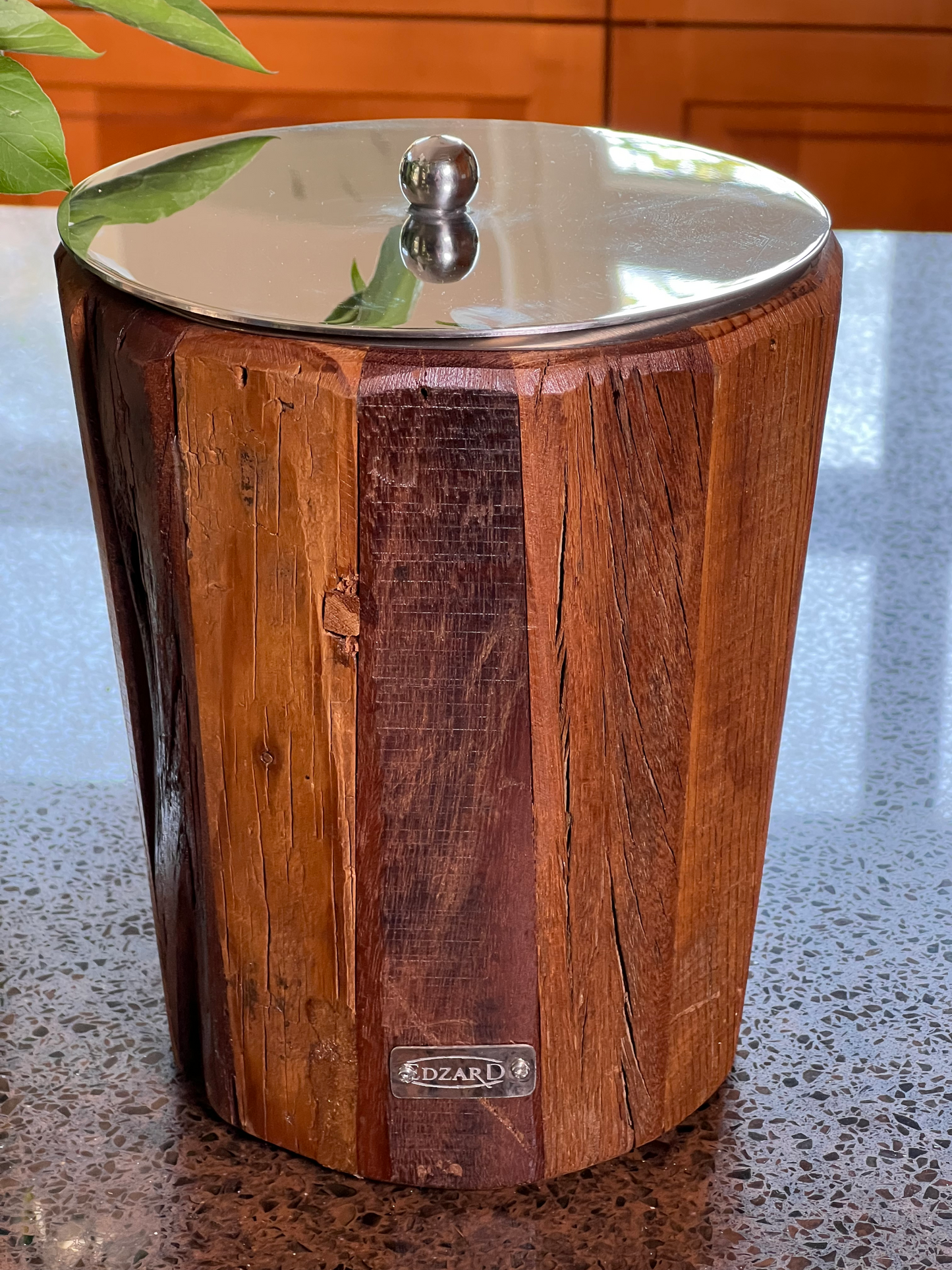 Einzigartige Kerzendose aus Teak