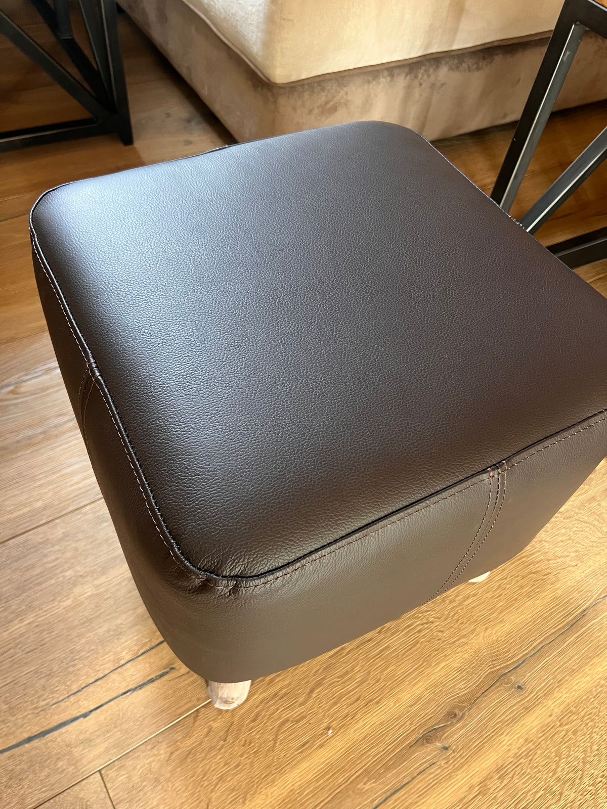 Hocker aus dunkelbraunem Leder