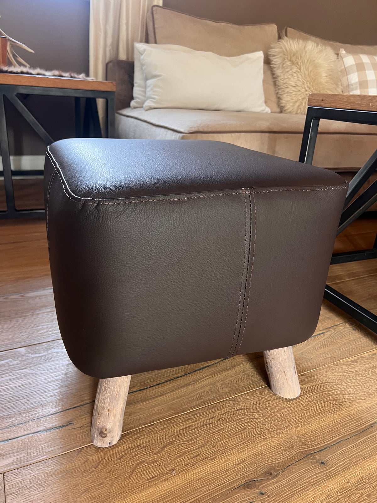 Hocker aus dunkelbraunem Leder