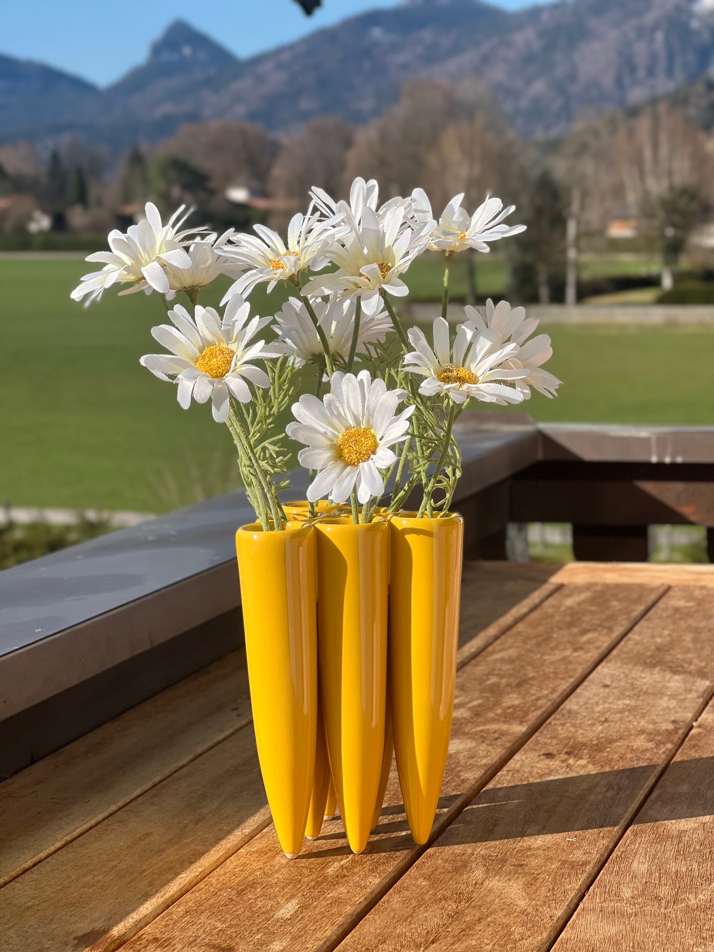 Vase mit Margeriten täuschend echt.