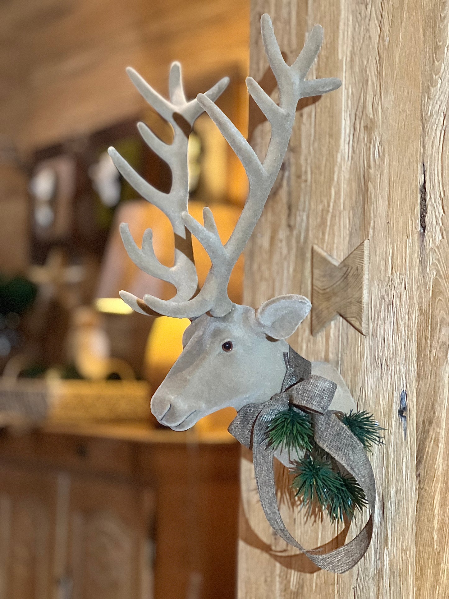 Hirschkopf aus Samt Farbe: Taupe