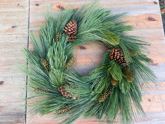 Kranz aus Kiefernzweigen
