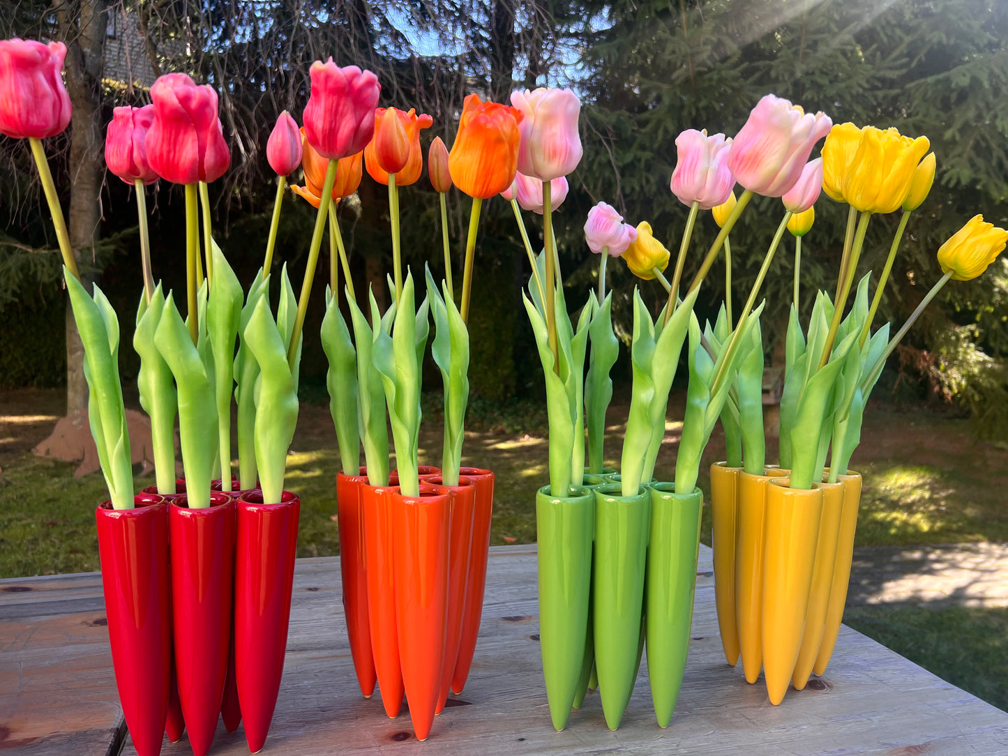 Vase mit Tulpen verschiedene Farben