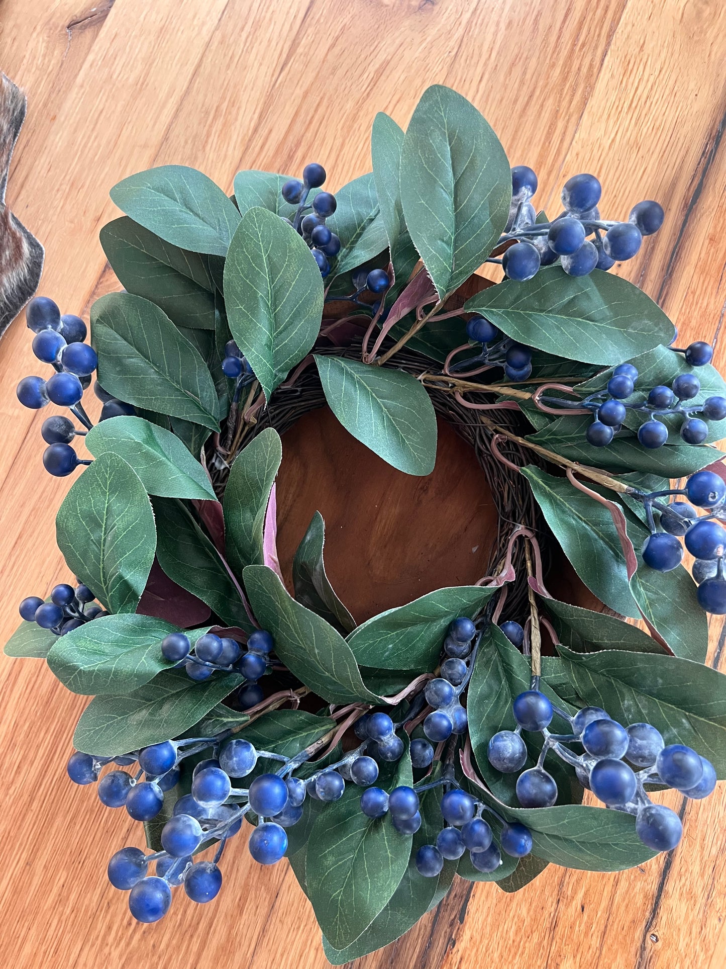 Lorbeerkranz mit blauen Beeren