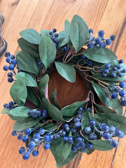 Lorbeerkranz mit blauen Beeren