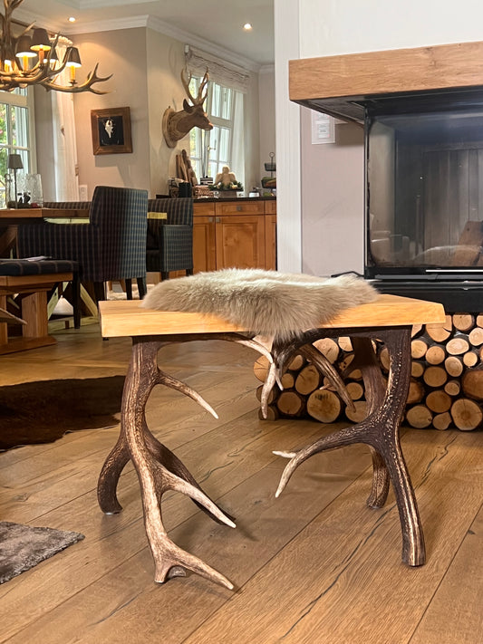 Hocker aus Geweihen