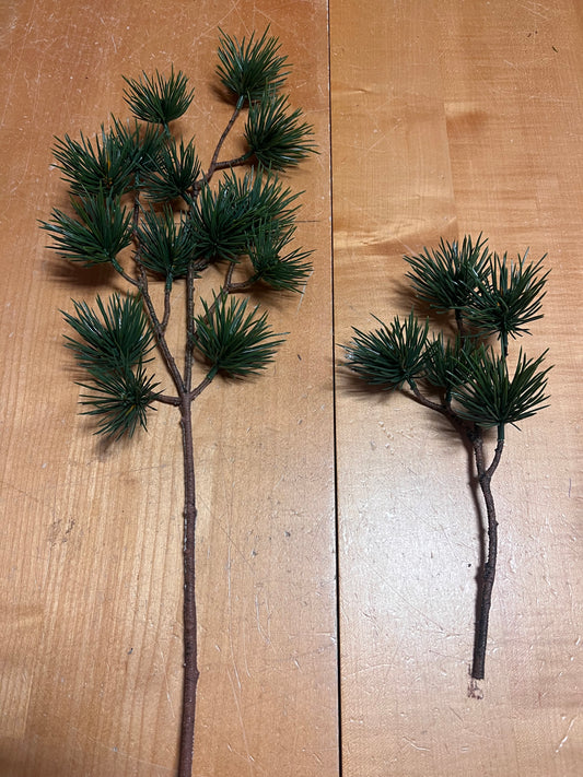 Kiefernzweig täuschend echt