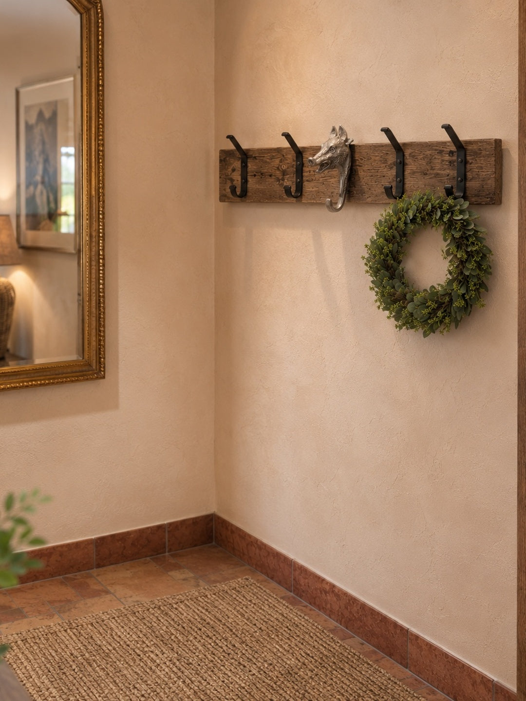 Garderobe aus Altholz mit Keiler