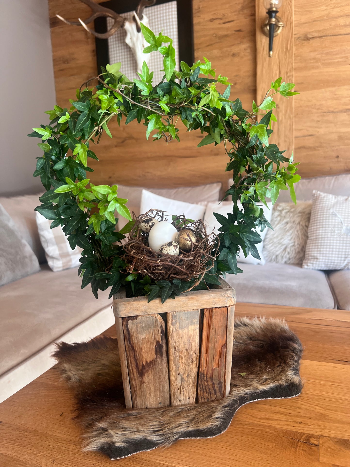 Nest aus Reisig am Stab