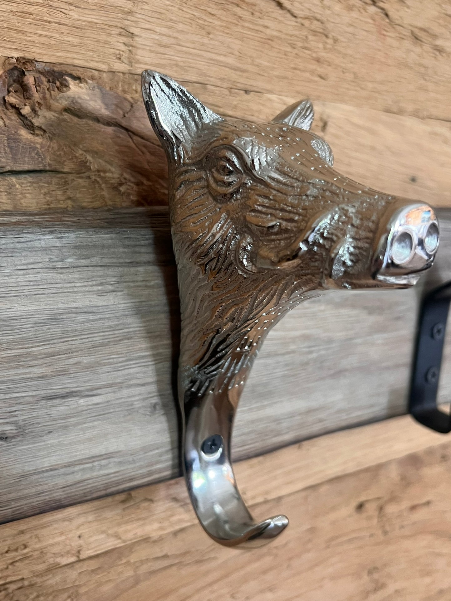 Garderobe aus Altholz mit Keiler