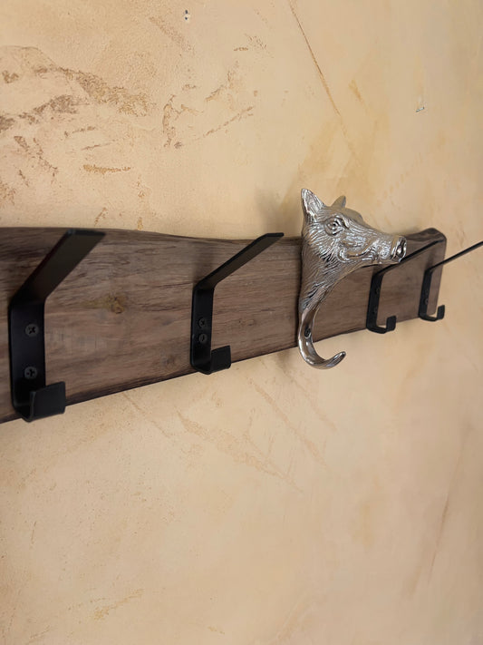 Garderobe aus Altholz mit Keiler