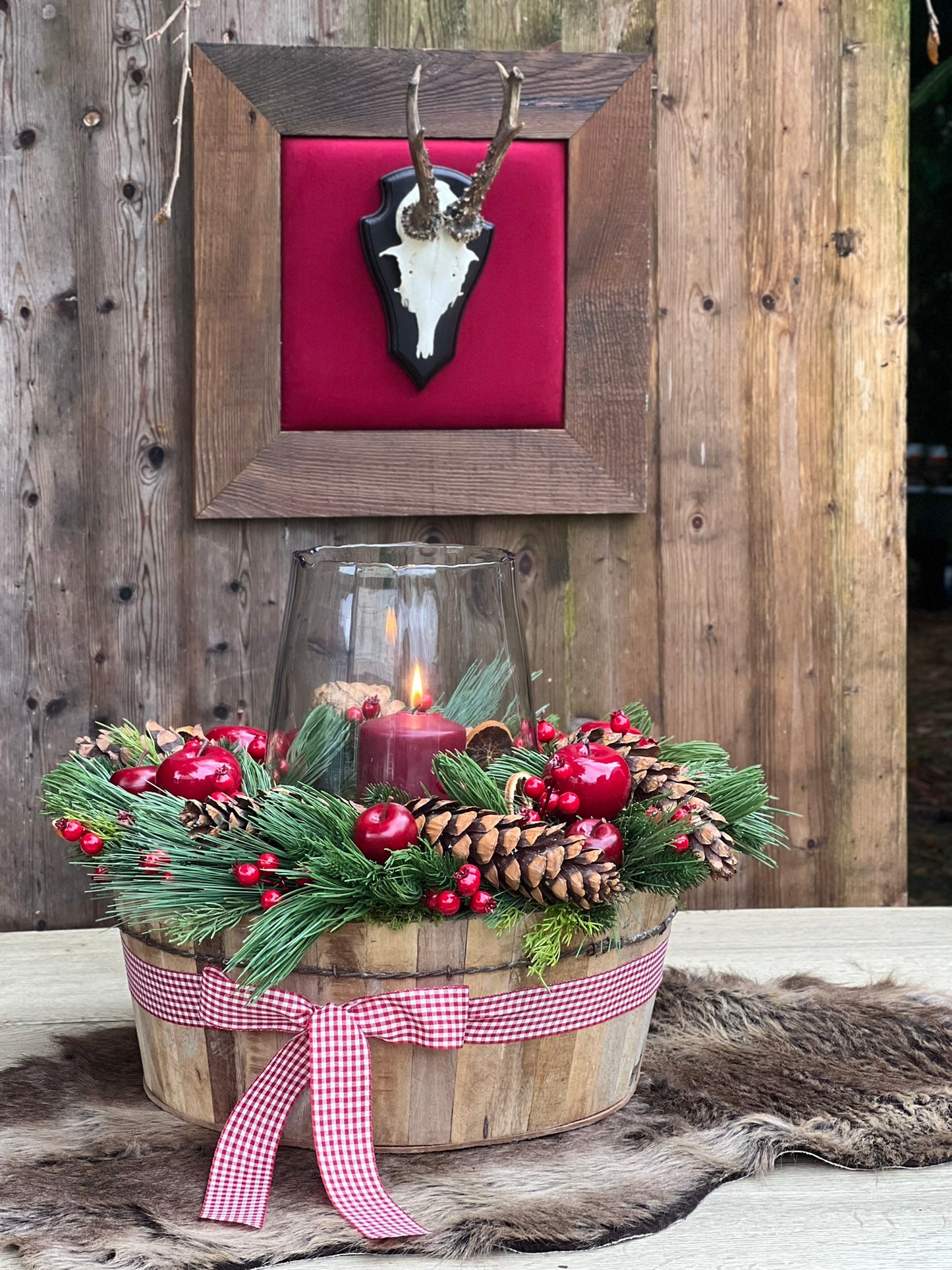 Tannenzauber im Holzkorb