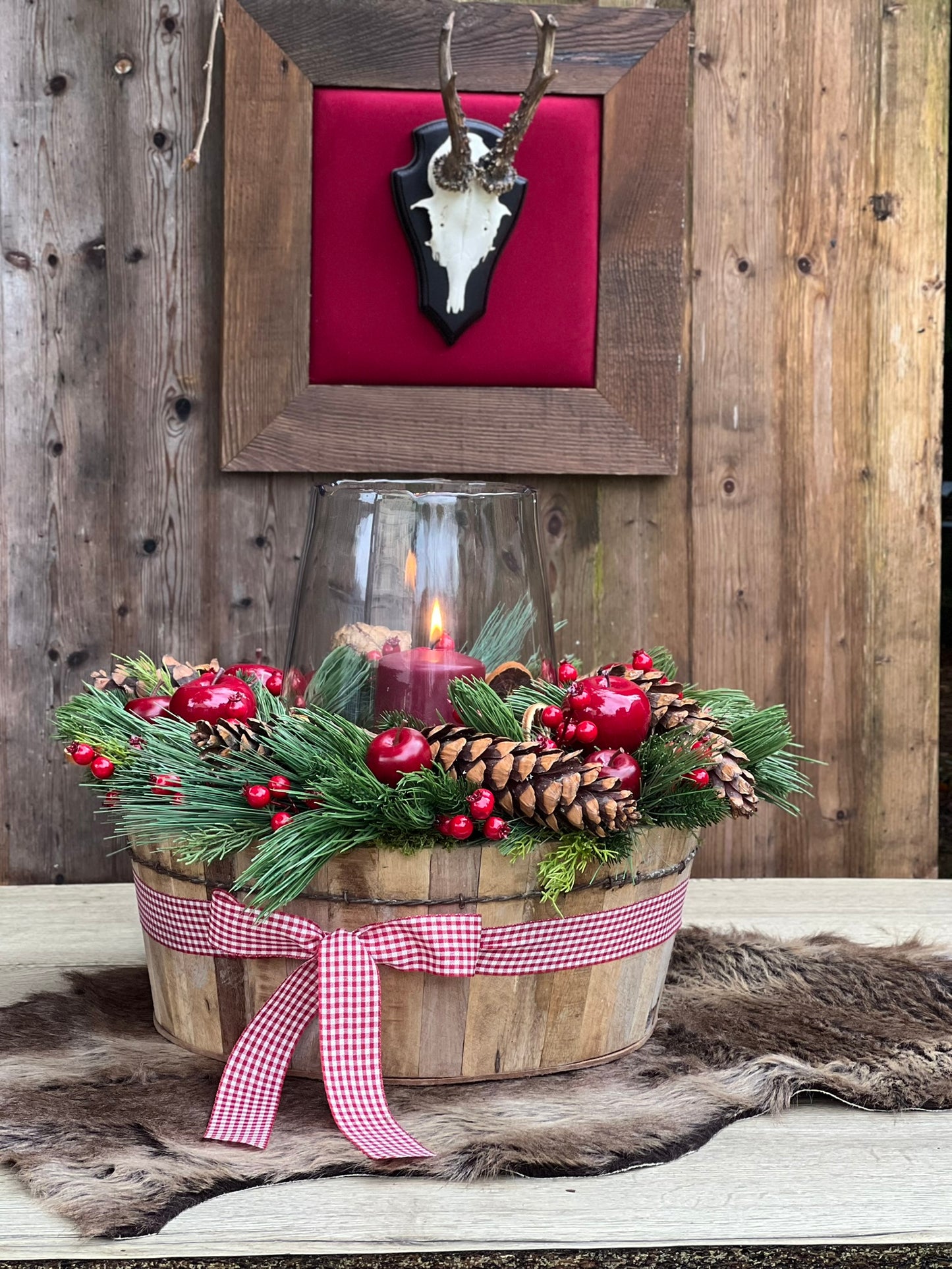 Tannenzauber im Holzkorb