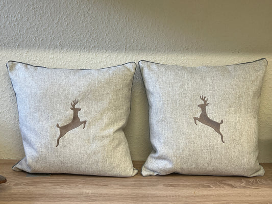 Kissen mit Einzelhisch rechts oder links springend