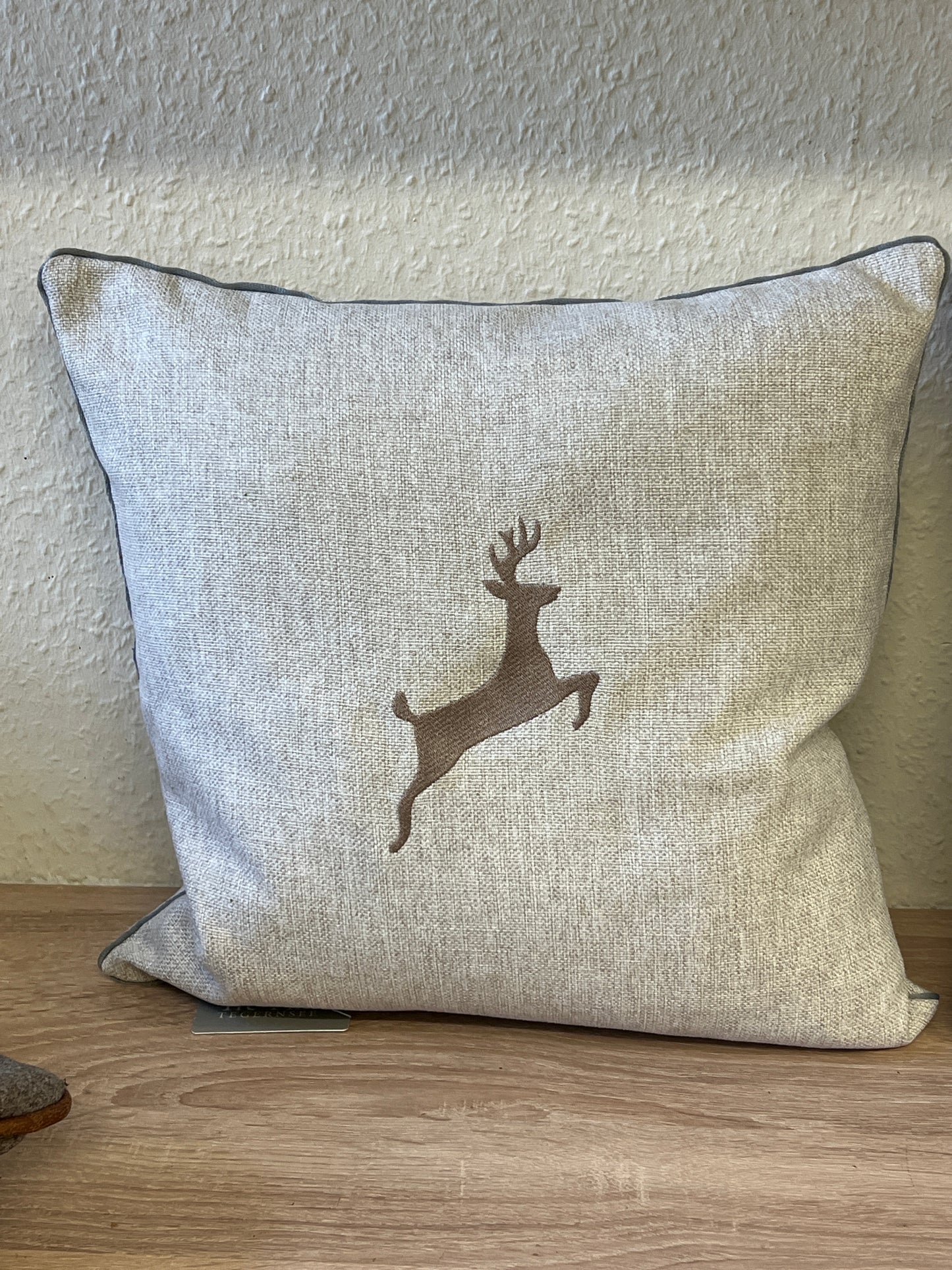 Kissen mit Einzelhisch rechts oder links springend