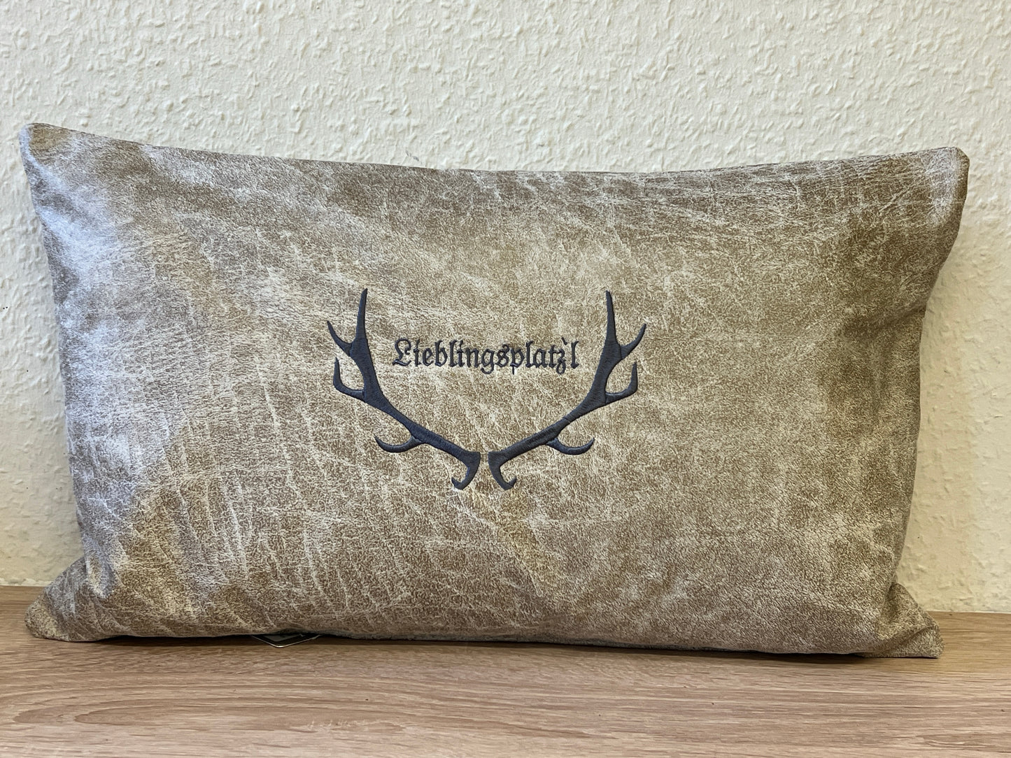 Kissen Lieblingsplatzl aus Kunstleder