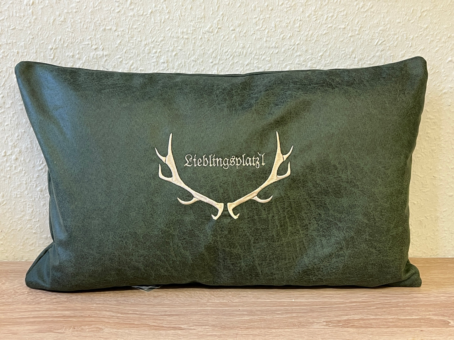 Kissen Lieblingsplatzl aus Kunstleder