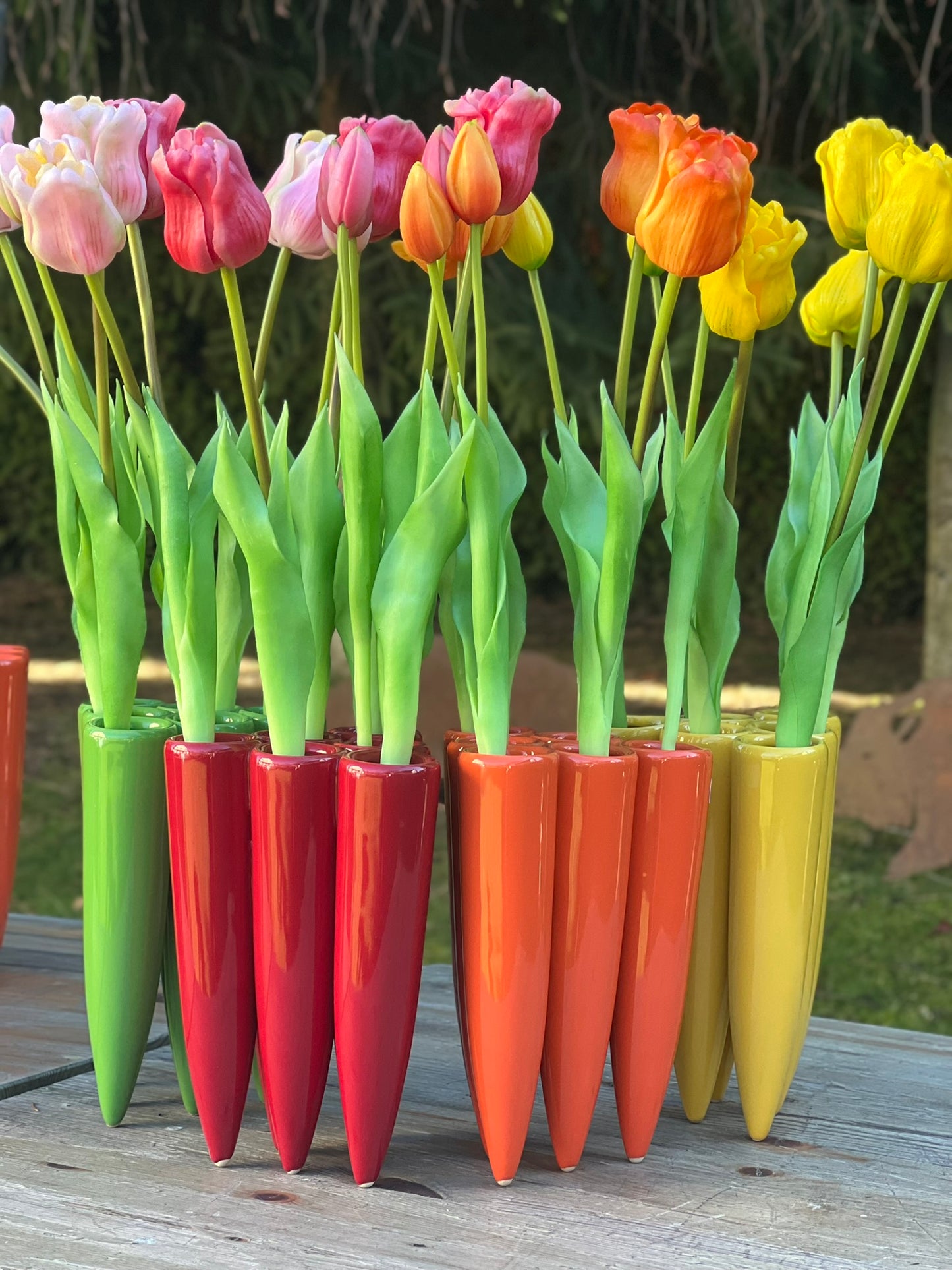 Vase mit Tulpen verschiedene Farben