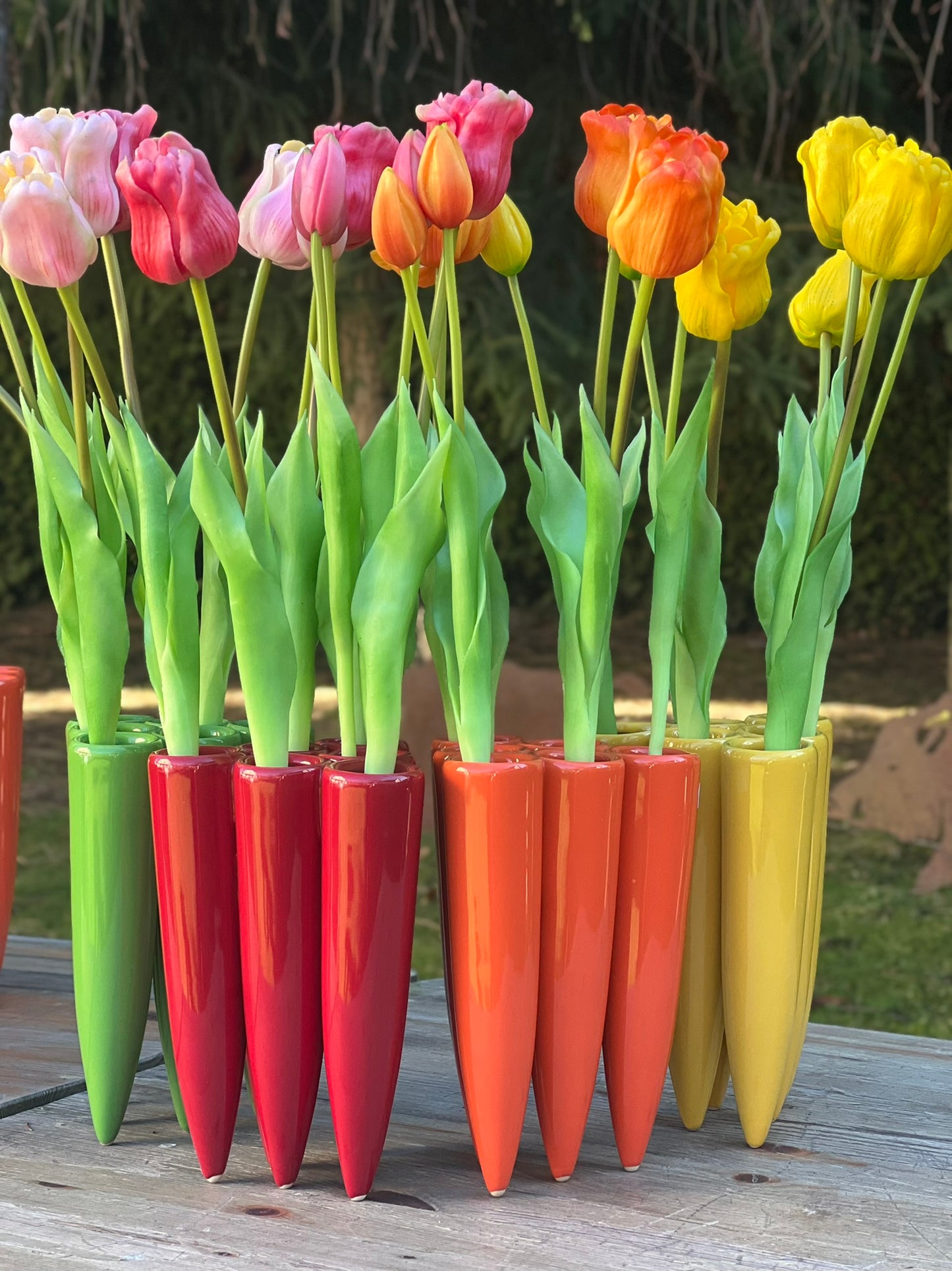 Vase mit Tulpen verschiedene Farben