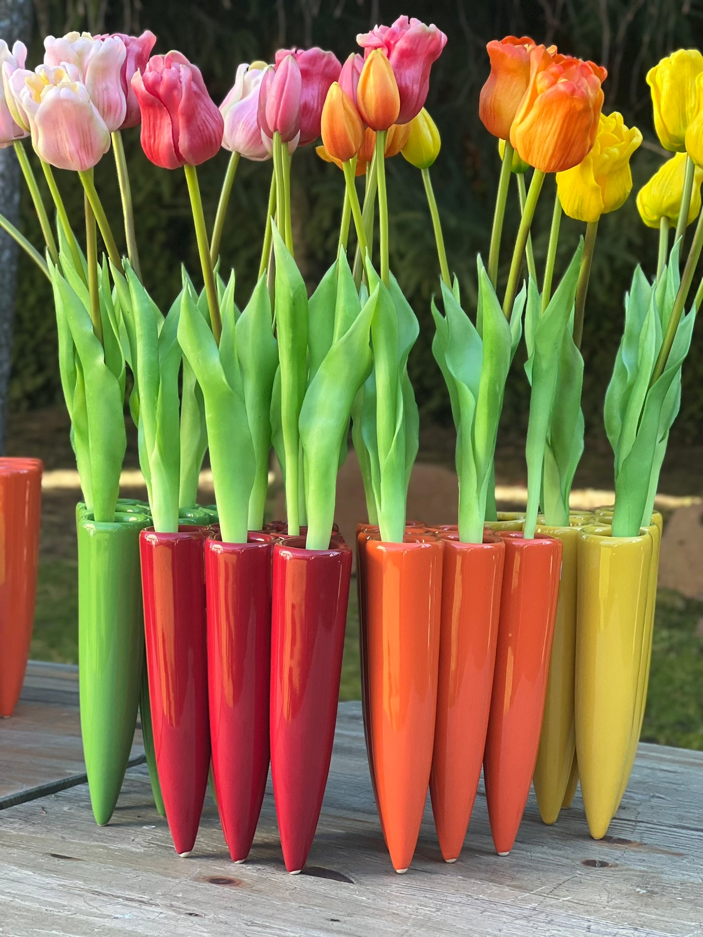Vase mit Tulpen verschiedene Farben