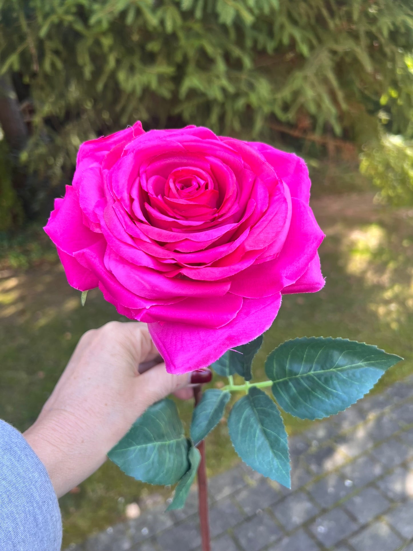 Rose als Kunstblume täuschend echt