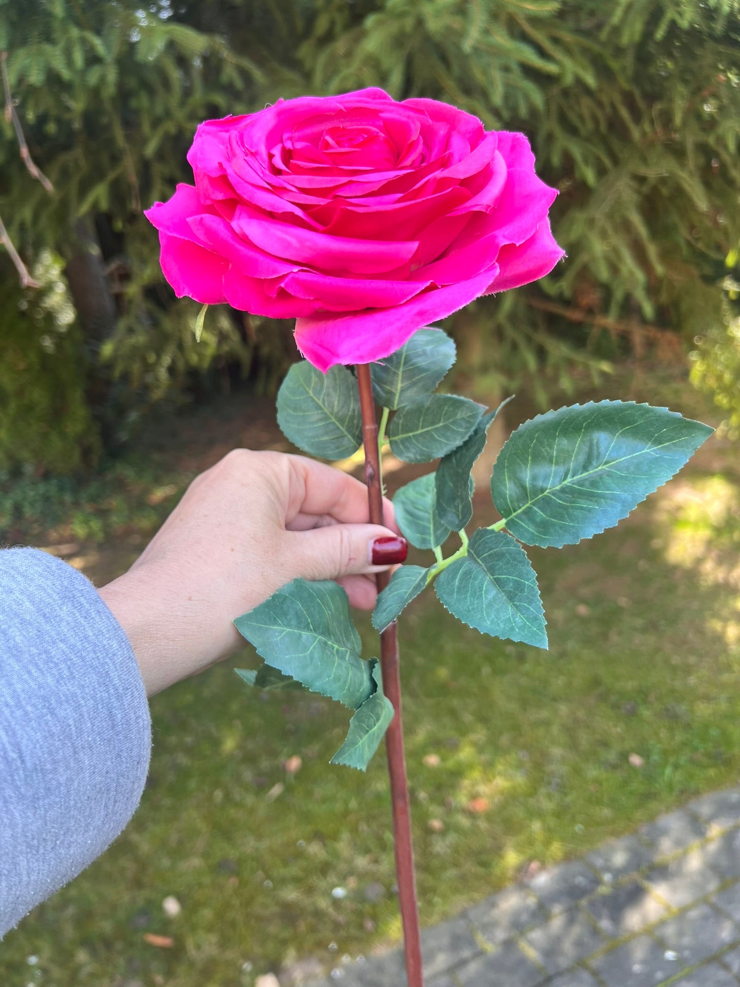 Rose als Kunstblume täuschend echt