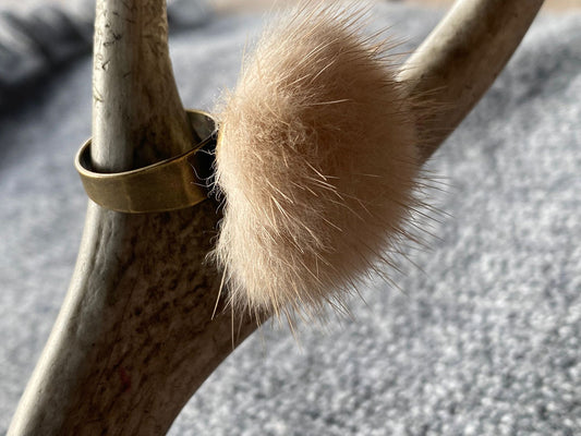 Ring mit Nerzbommel