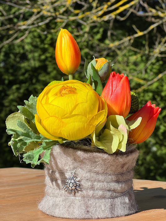 Frühlingsgesteck gelb orange