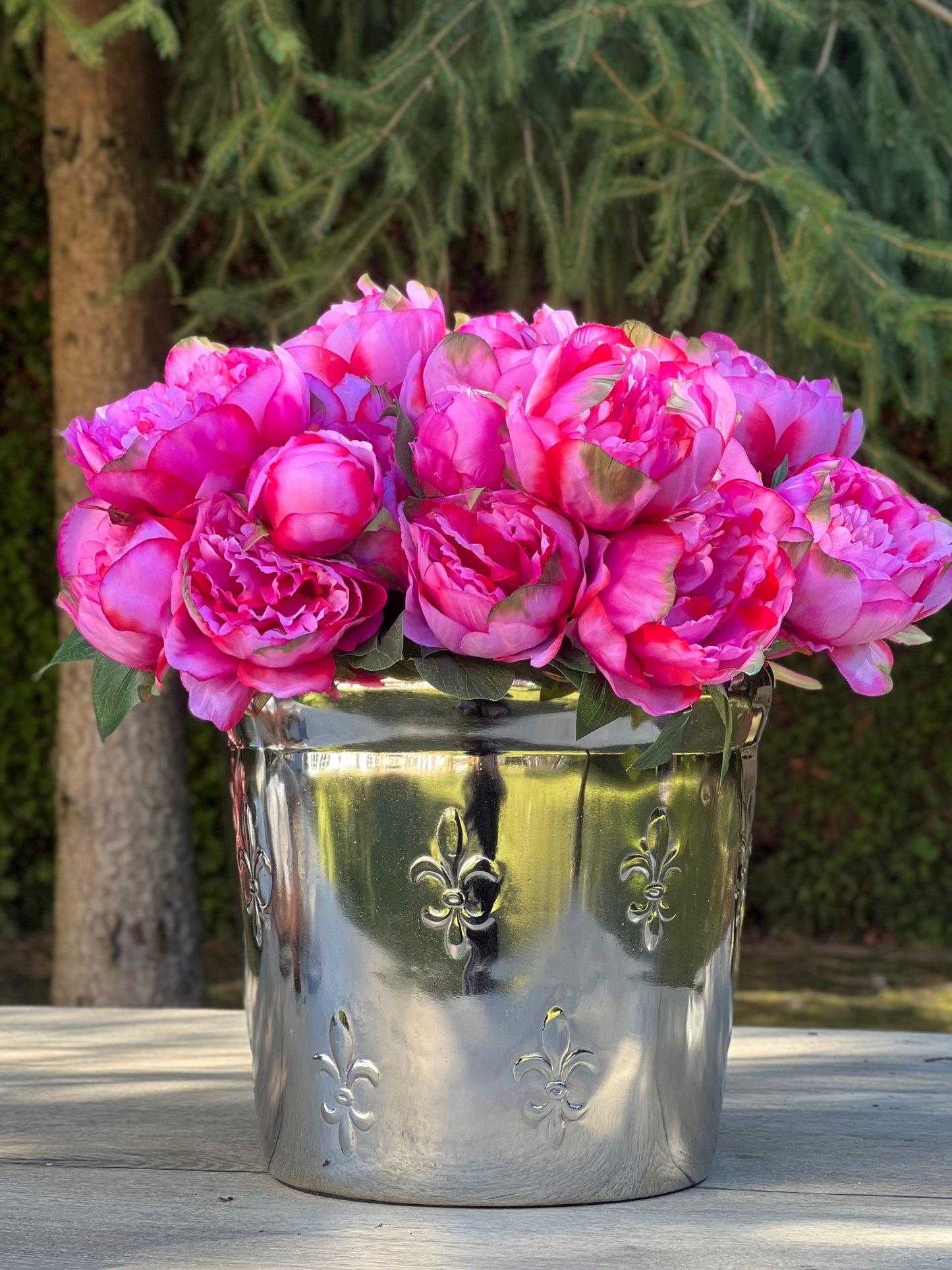 Blumentopf mit Ornamenten