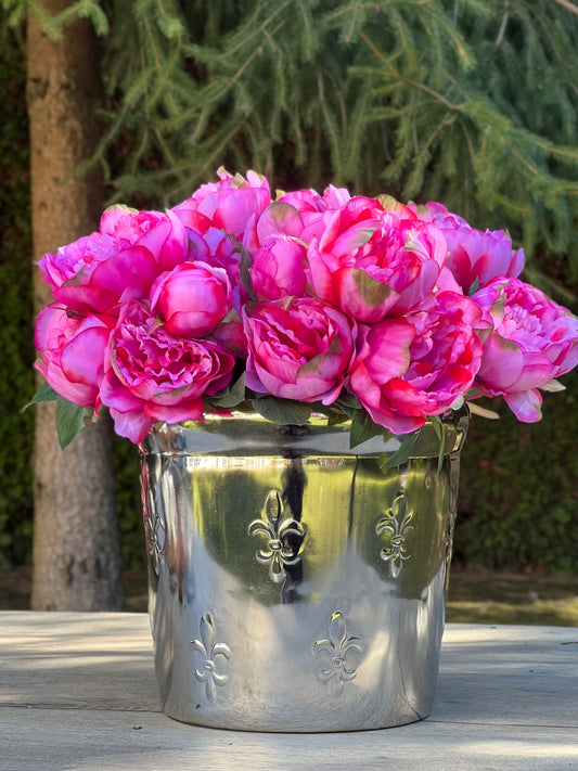 Blumentopf mit Ornamenten