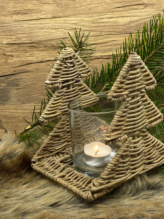 Teelichthalter Tannenbaum Rattan