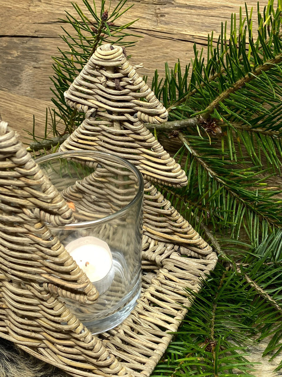 Teelichthalter Tannenbaum Rattan