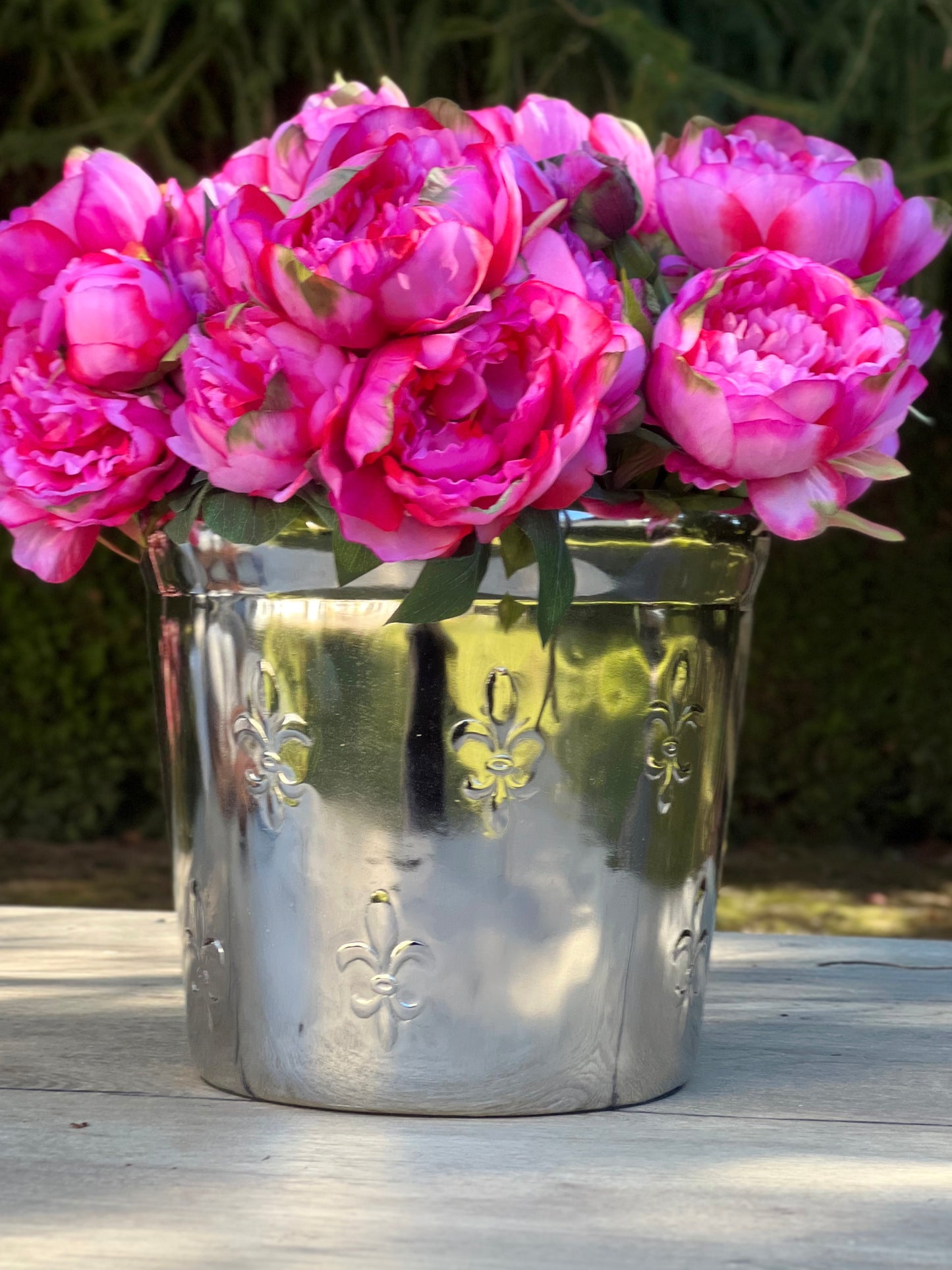 Blumentopf mit Ornamenten