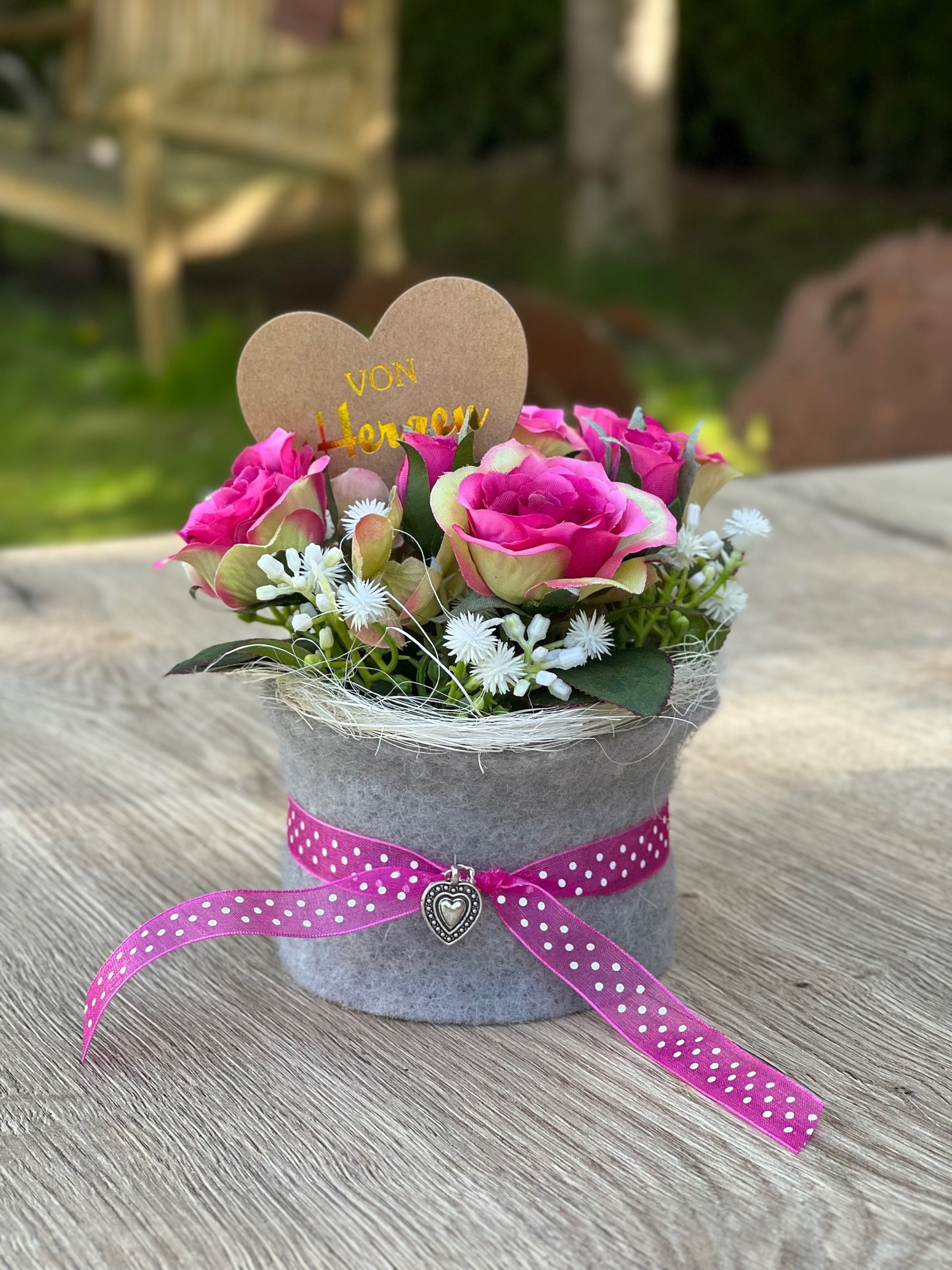 Blumentörtchen zum Muttertag mit pinken Moosrosen
