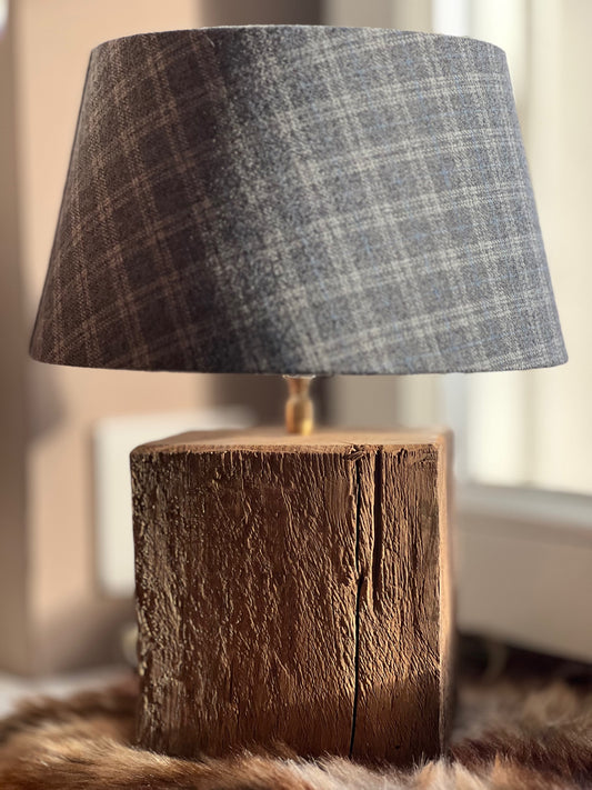 Lampe aus Altholz Grau