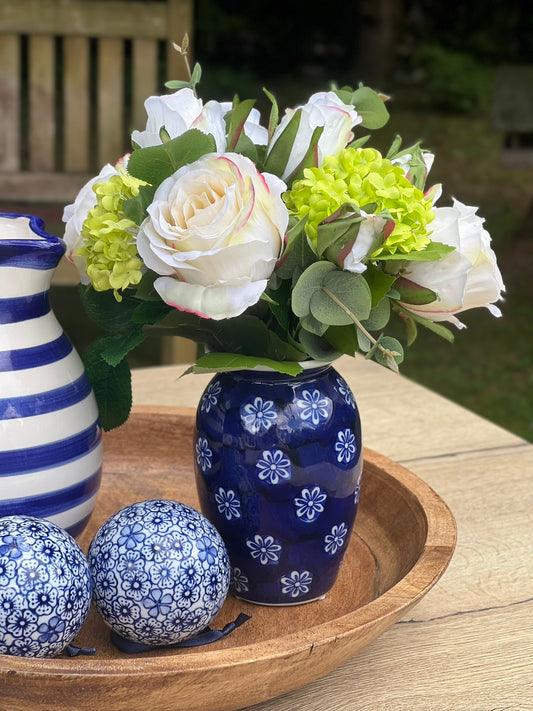 Blumenvase Blau mit Blumenstrauß