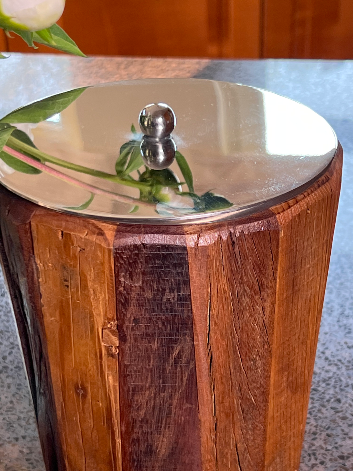Einzigartige Kerzendose aus Teak