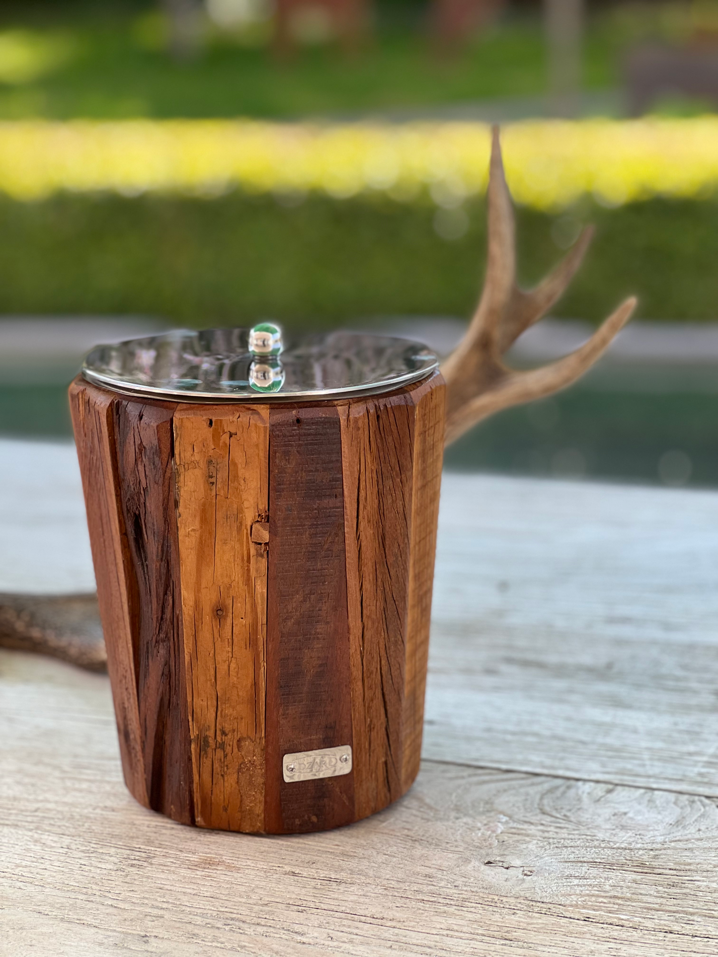 Einzigartige Kerzendose aus Teak