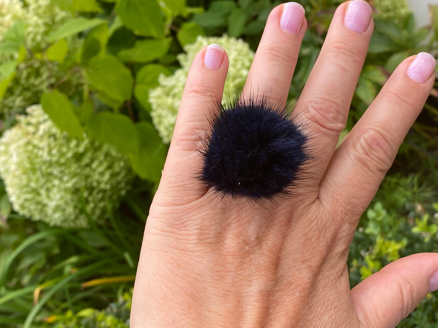 Ring mit Nerzbommel