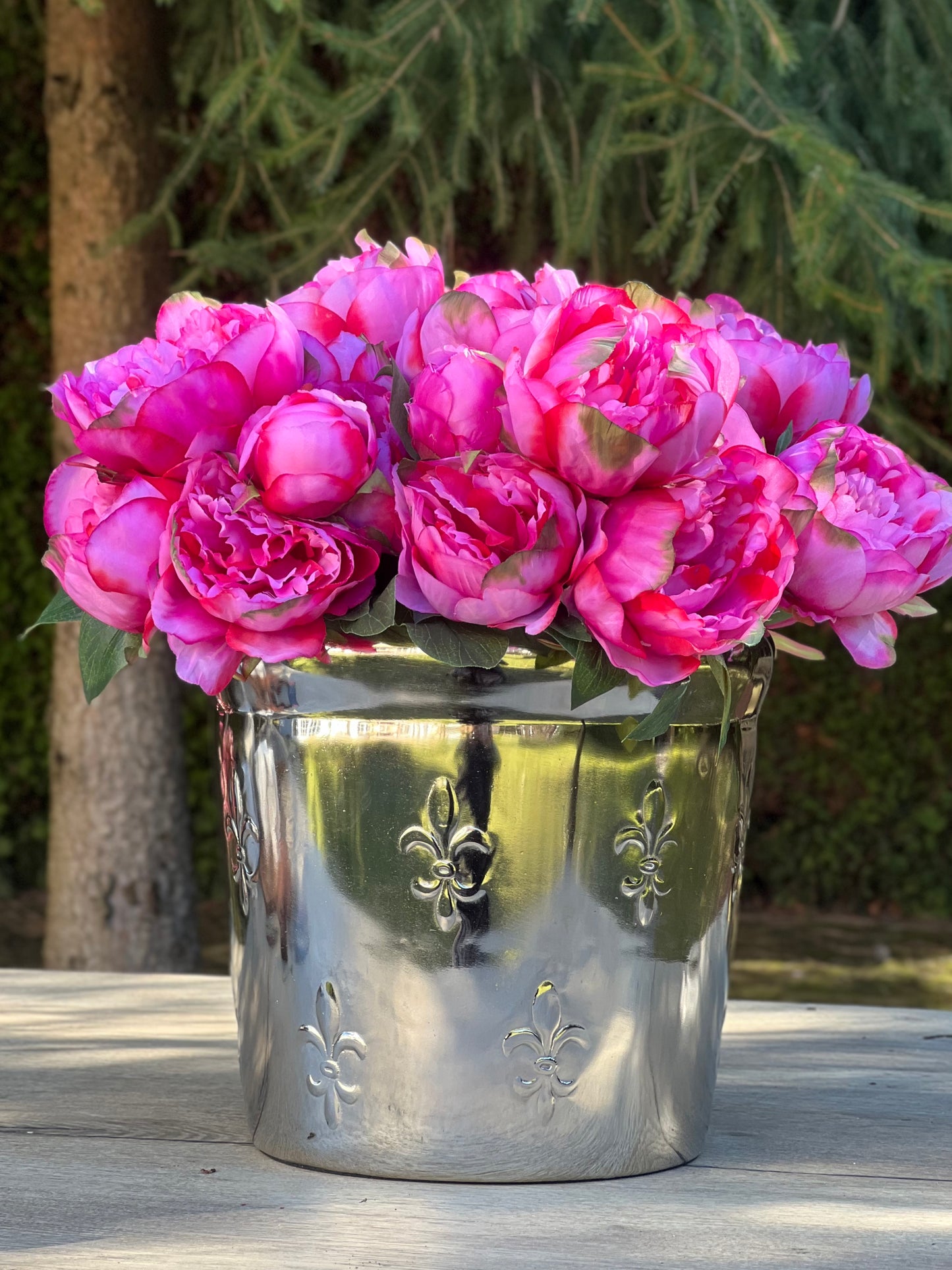 Blumentopf mit Ornamenten