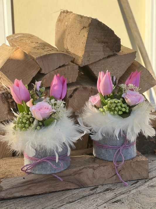 Blumentörtchen Rosa mit Federkranz