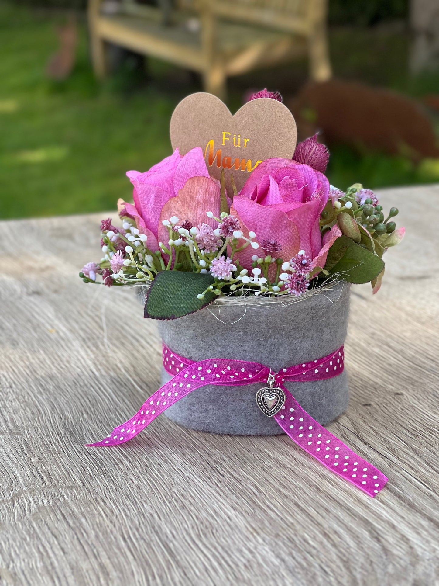 Blumentörtchen zum Muttertag mit pinken Rosen
