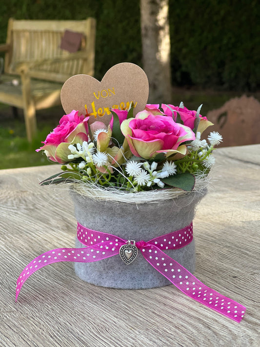 Blumentörtchen zum Muttertag mit pinken Moosrosen