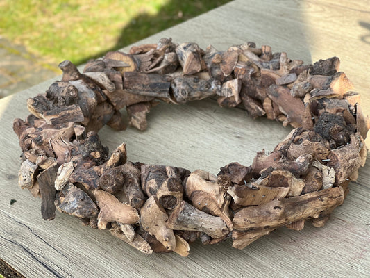 Kranz aus Holzstücken