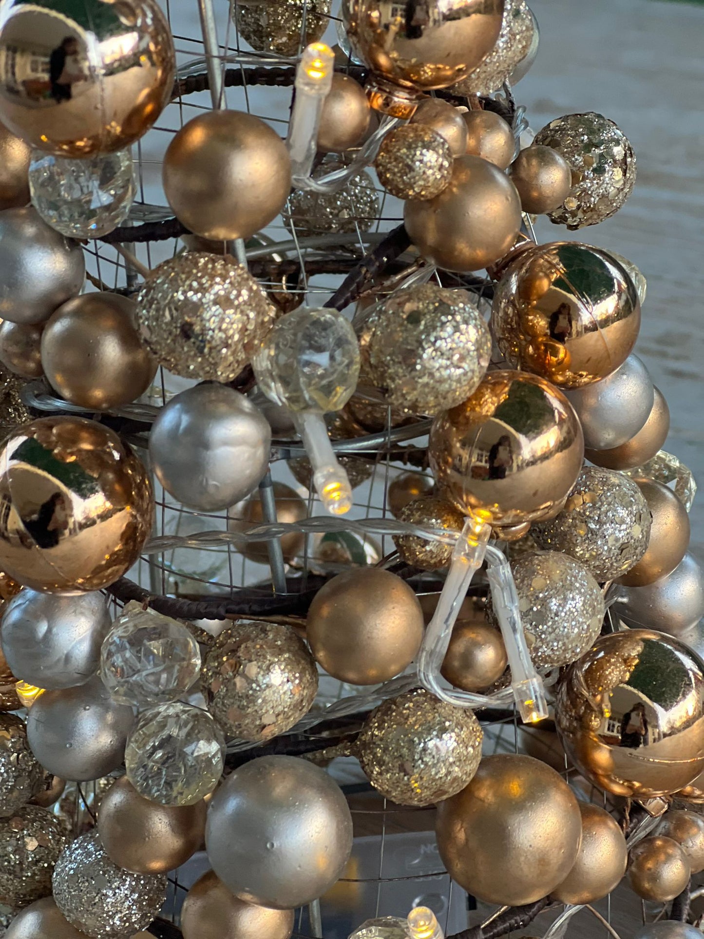 Tannenbaum aus Kugeln