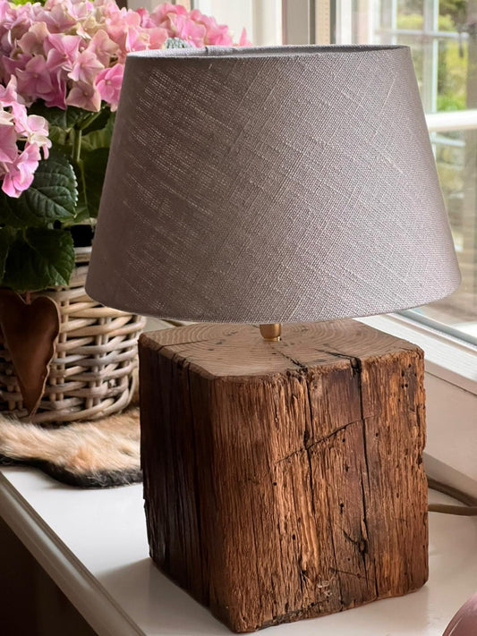 Lampe aus Altholz