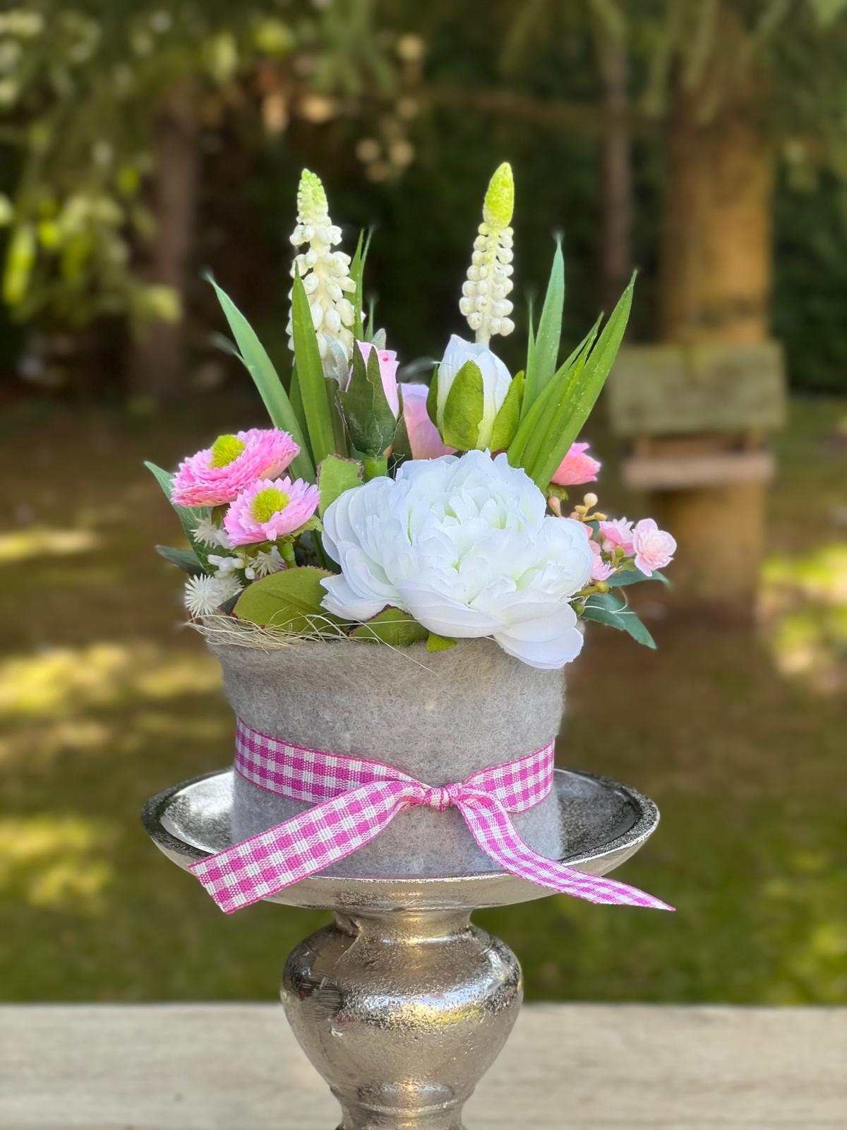 Rosa weißes Blumentörtchen