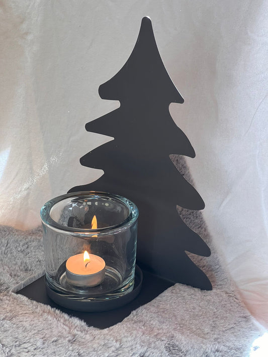 Eisentannenbaum mit Teelicht