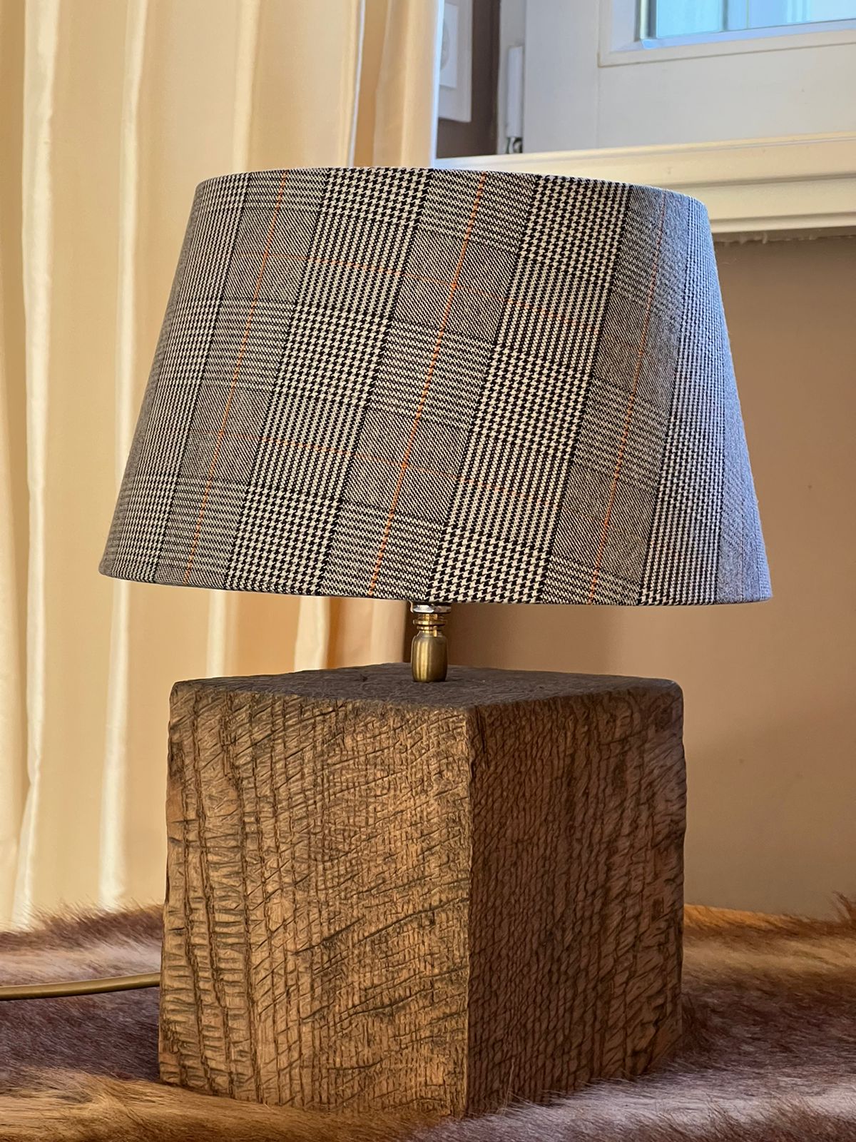 Tischlampe aus massiver Eiche